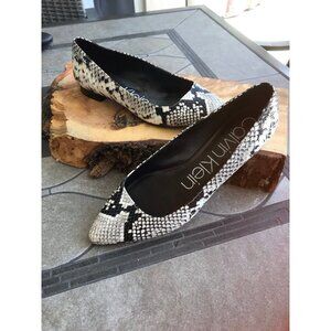Calvin Klein Womens Black & White Snakeskin pattern Flat Shoes Size 8